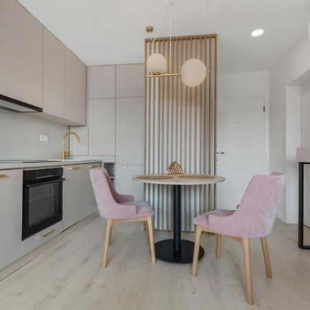 Lam Rose - Ac - Terrace Apartment Bratislava Exterior photo