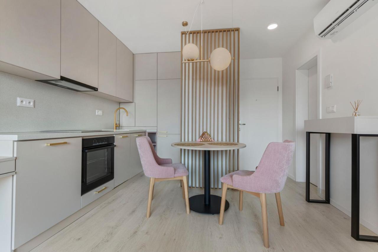 Lam Rose - Ac - Terrace Apartment Bratislava Exterior photo