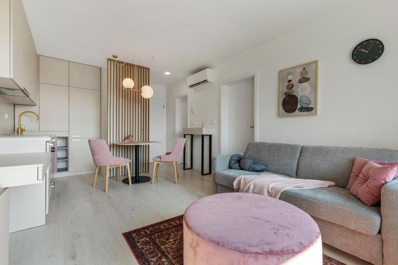 Lam Rose - Ac - Terrace Apartment Bratislava Exterior photo